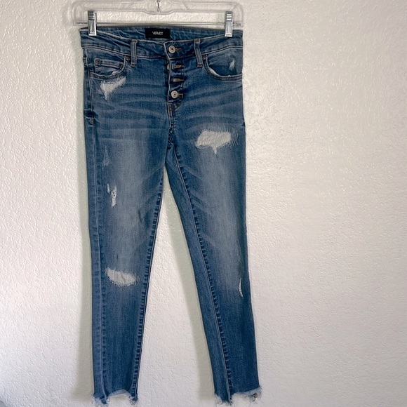 Vervet by Flying Monkey Full Size Distressed Cropped Jeans with Pockets